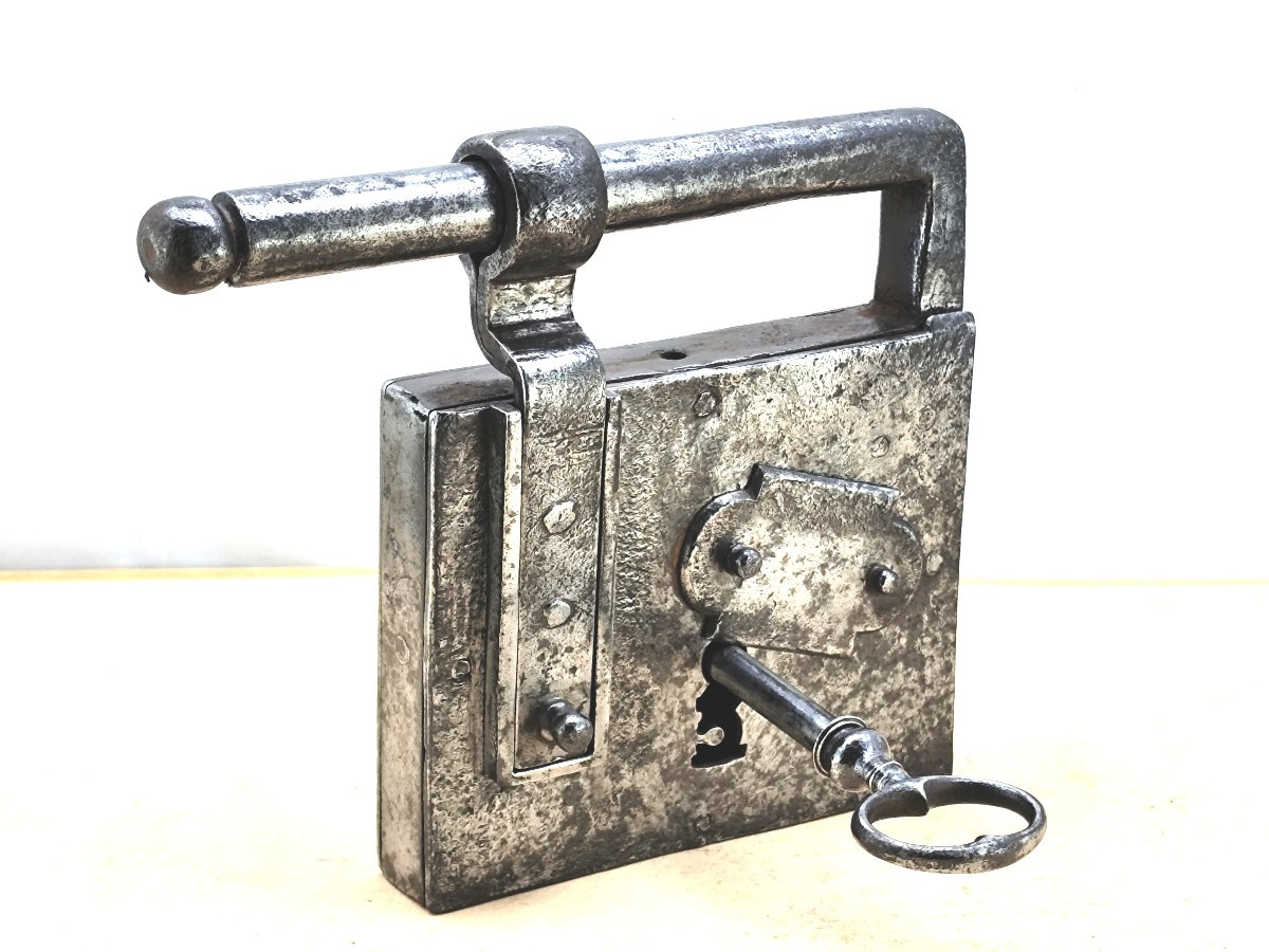 Powerful Square Padlock Vertevelle, 18th  Forged, Beautiful Key, Good Condition