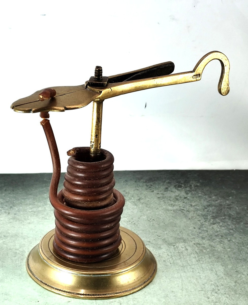 Turned Bronze Wax Holder, Flanders 18th Century, Simple But Rare-photo-2