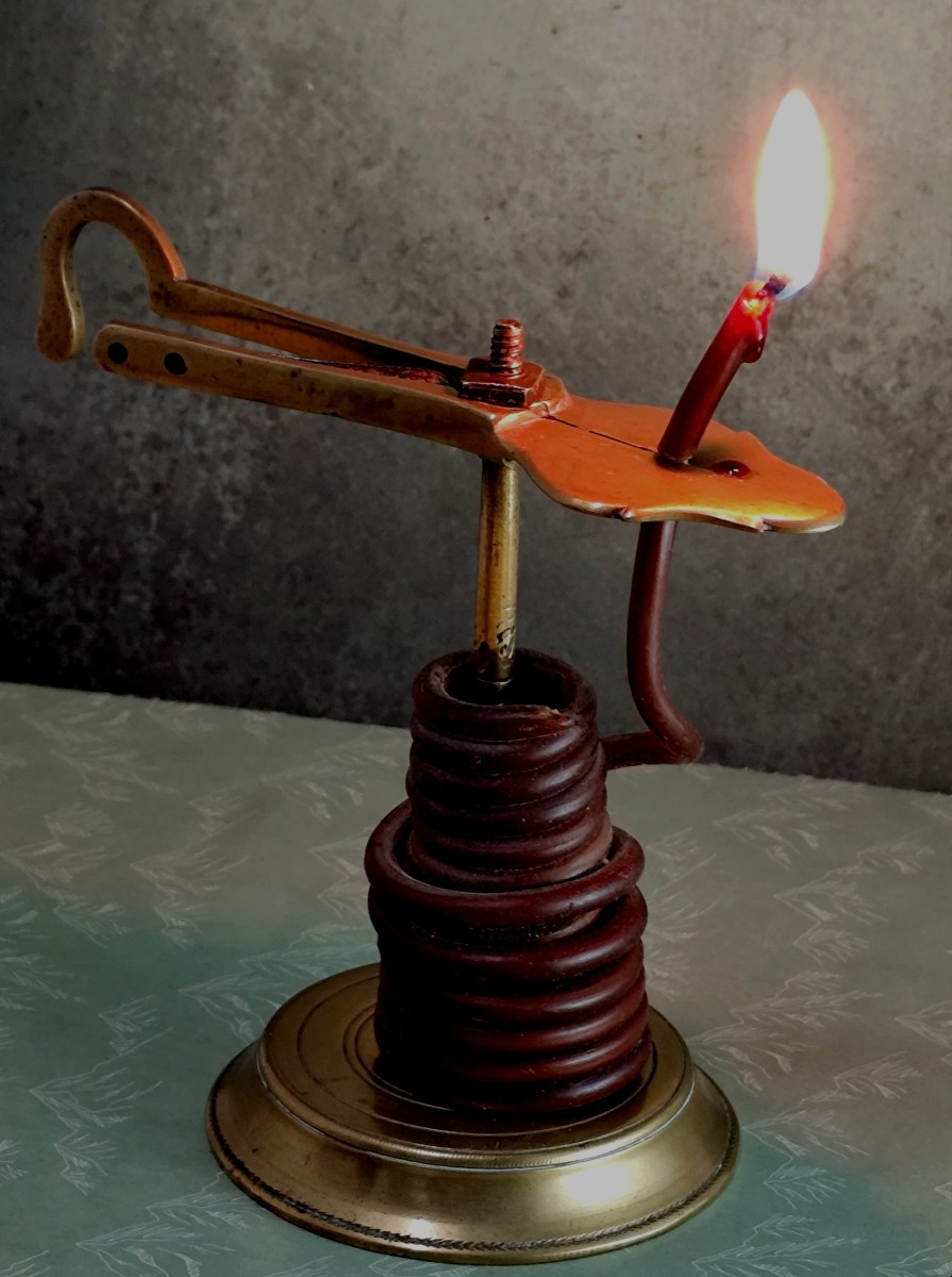 Turned Bronze Wax Holder, Flanders 18th Century, Simple But Rare-photo-1