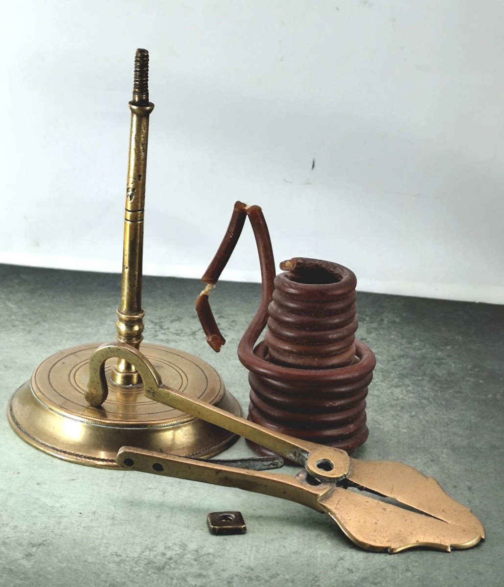 Turned Bronze Wax Holder, Flanders 18th Century, Simple But Rare-photo-2