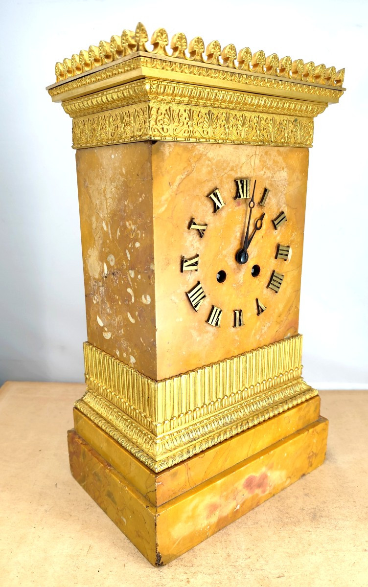 Pendule Borne Marbre de Sienne, Premier Empire ou 1820,  Horloger Pons, Paris