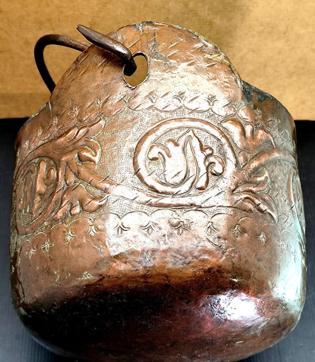 Copper Bucket From 16th-17th Century With Gothic Floral Frieze - Tyrol Or Northern Italy, Worn -photo-4