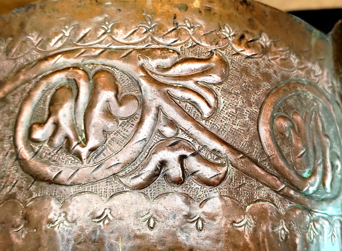 Copper Bucket From 16th-17th Century With Gothic Floral Frieze - Tyrol Or Northern Italy, Worn 