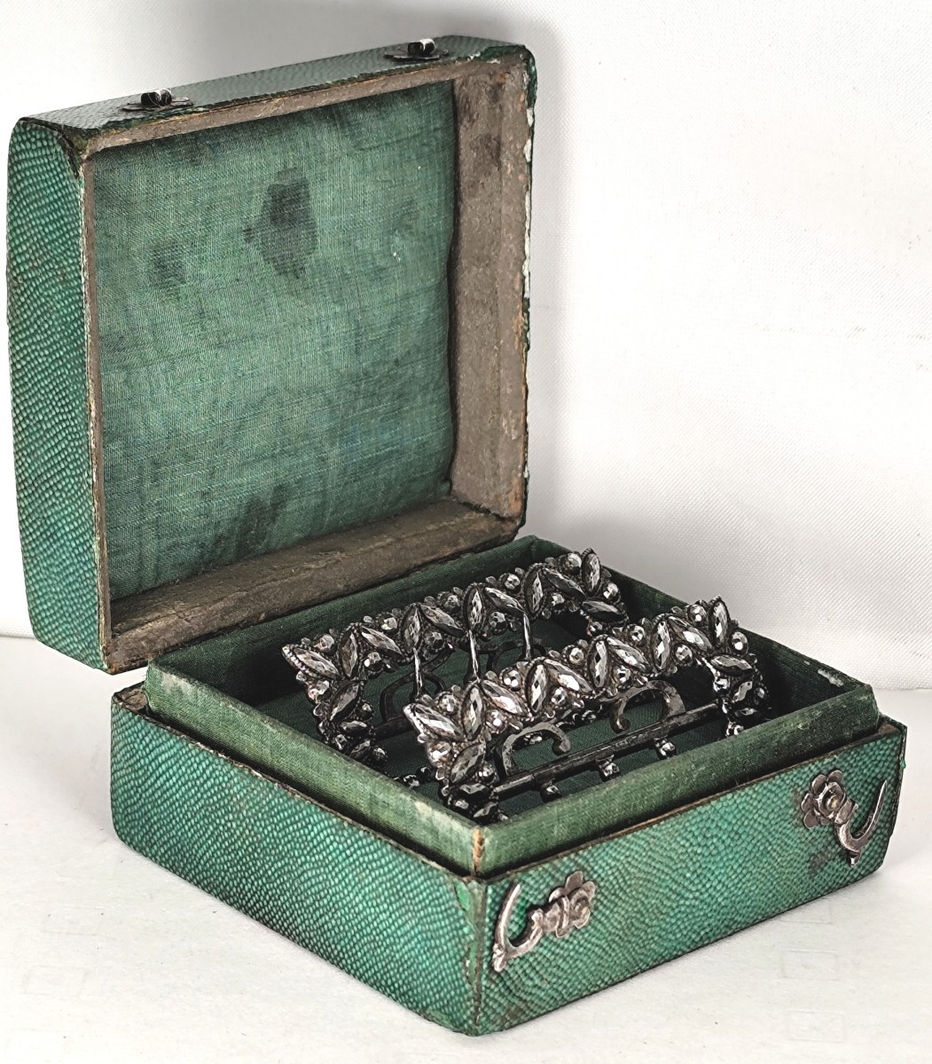 Beautiful Green And Silver Shagreen Case, And Diamond-studded Iron Shoe Buckles-photo-1