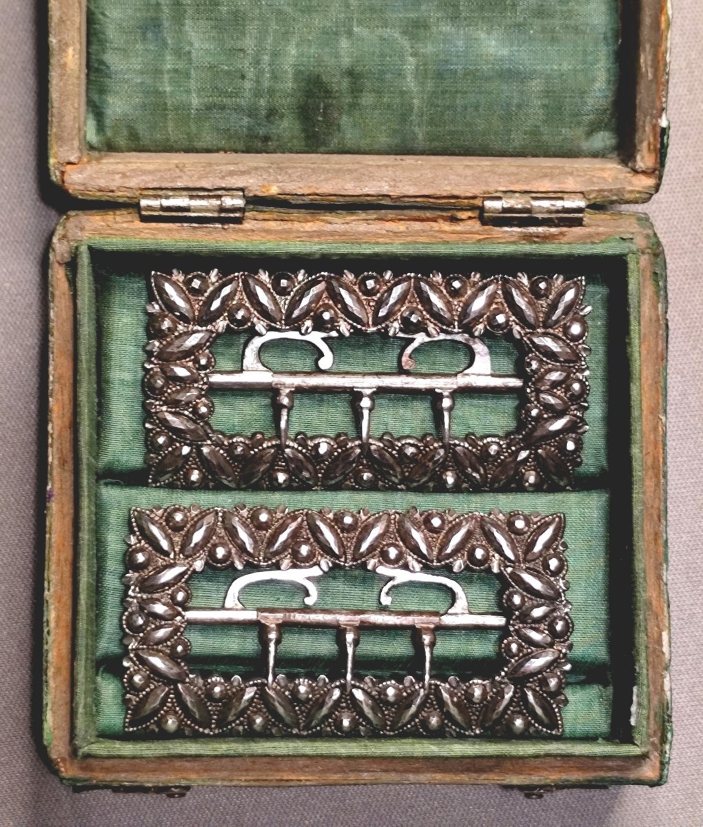 Beautiful Green And Silver Shagreen Case, And Diamond-studded Iron Shoe Buckles-photo-2