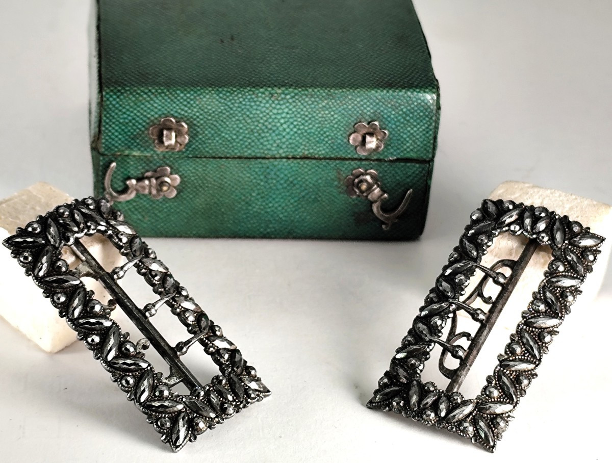 Beautiful Green And Silver Shagreen Case, And Diamond-studded Iron Shoe Buckles-photo-8