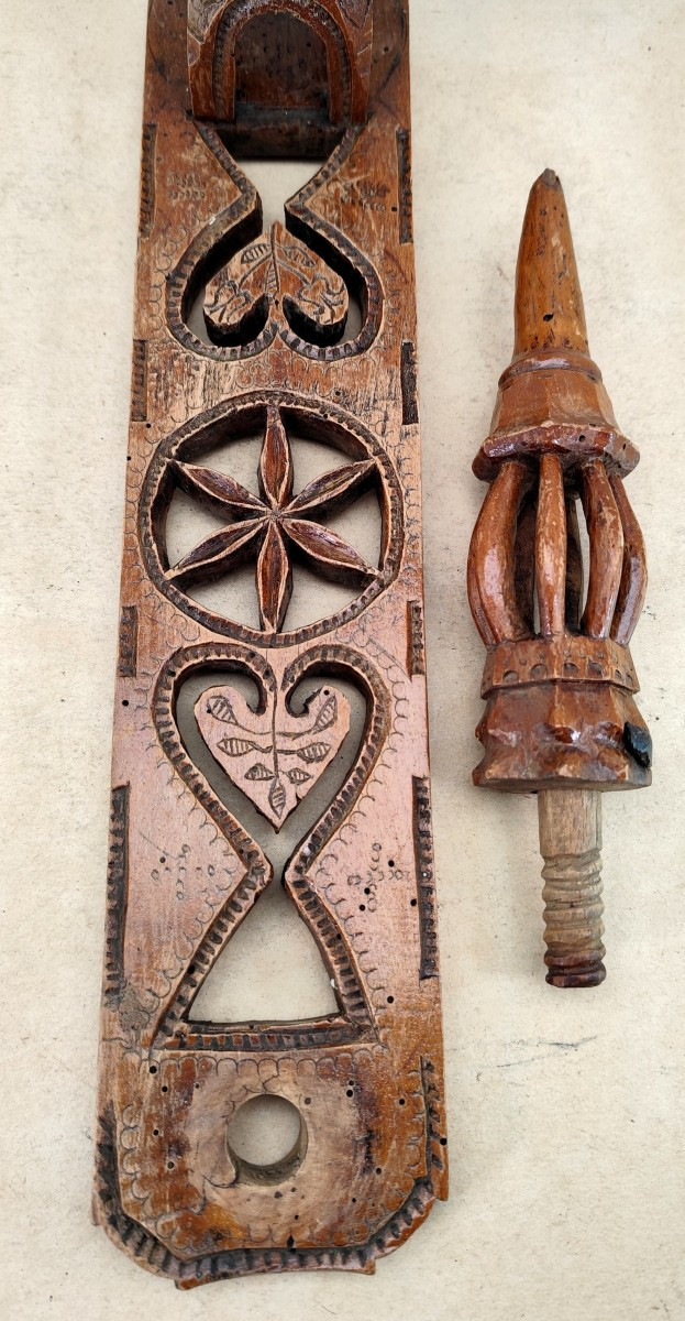 Musée de Slovénie : Quenouille de rouet sculptée, 1830-photo-3