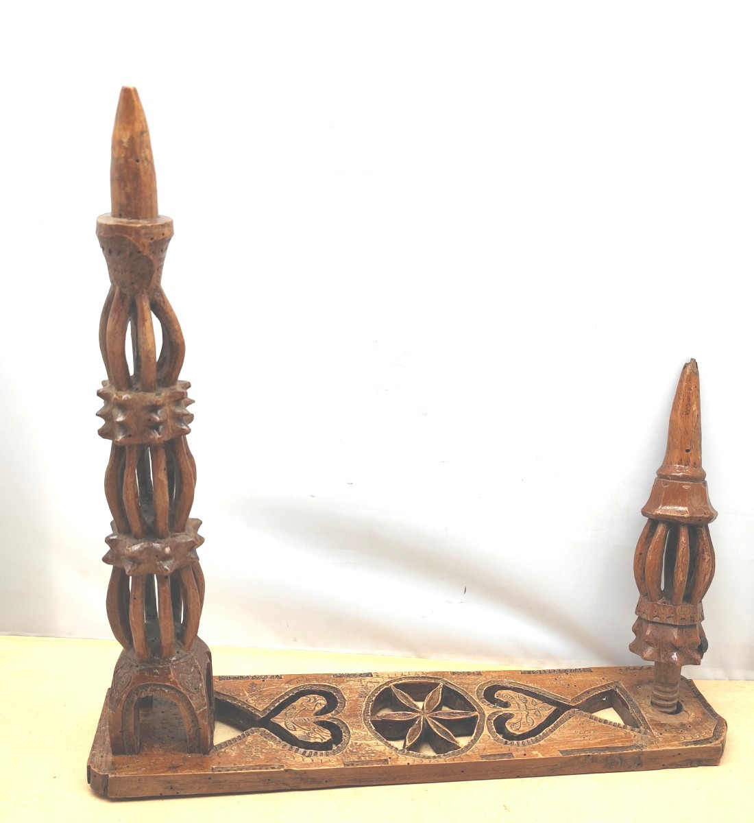 Musée de Slovénie : Quenouille de rouet sculptée, 1830