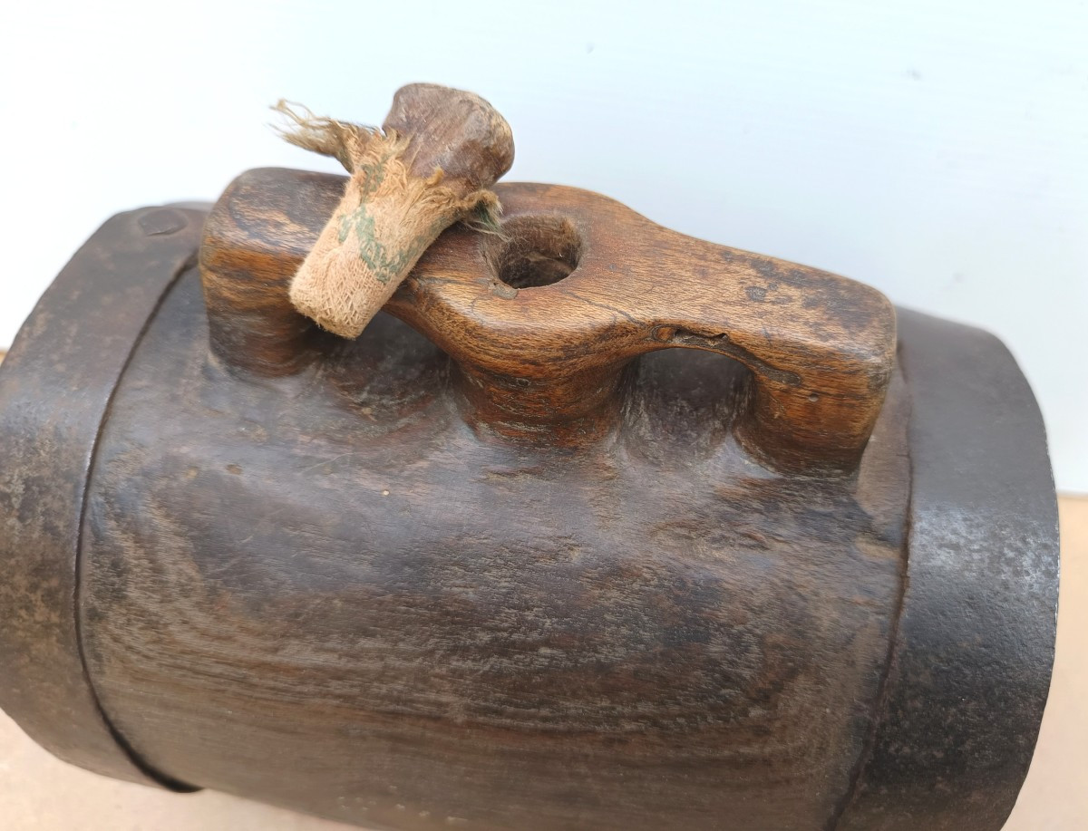 Tonnelet à deux doigts, cerclé de fer, bois d’orme veiné, 18-19e siècle-photo-3