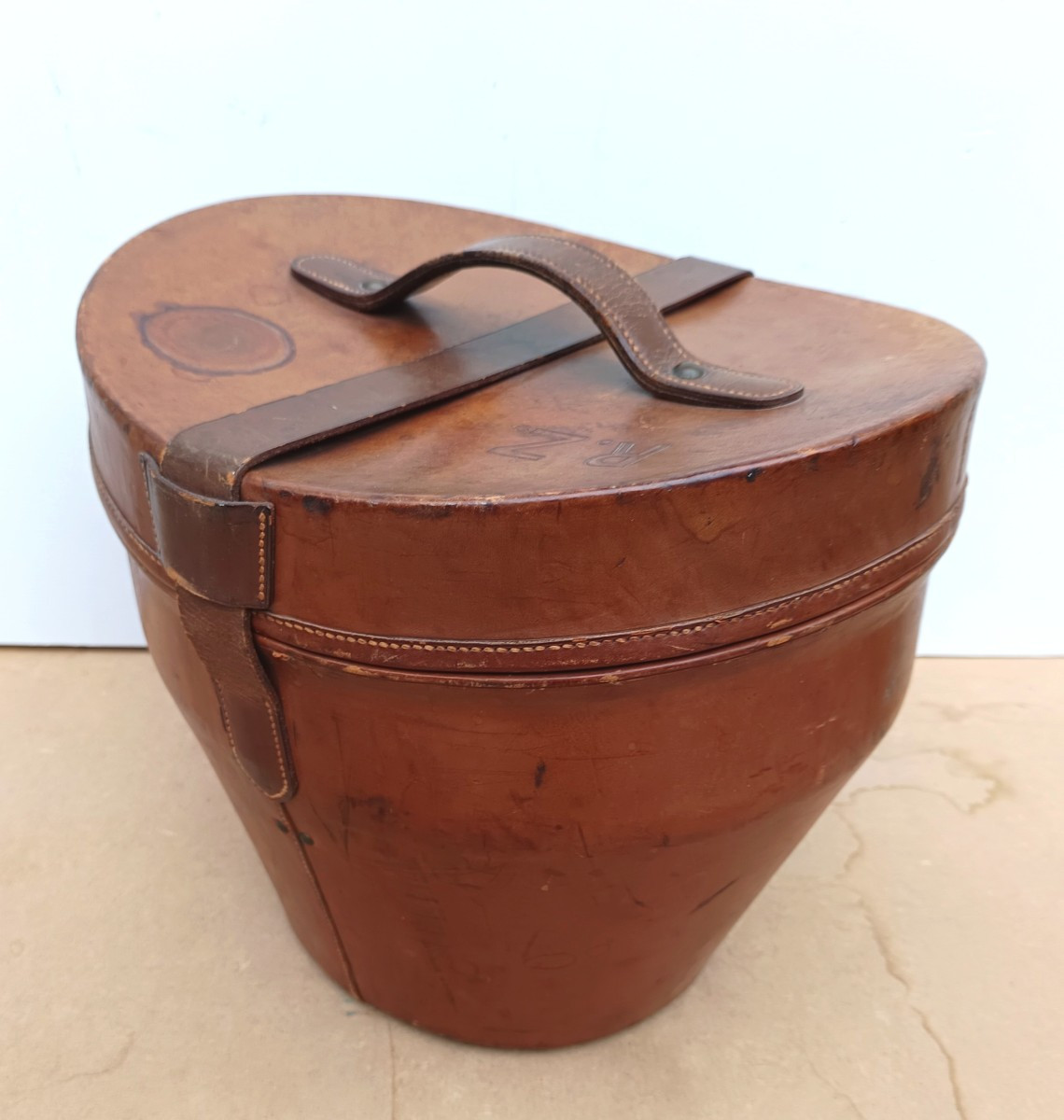 Exquisite Top Hat In A Padded Calfskin Case-photo-2