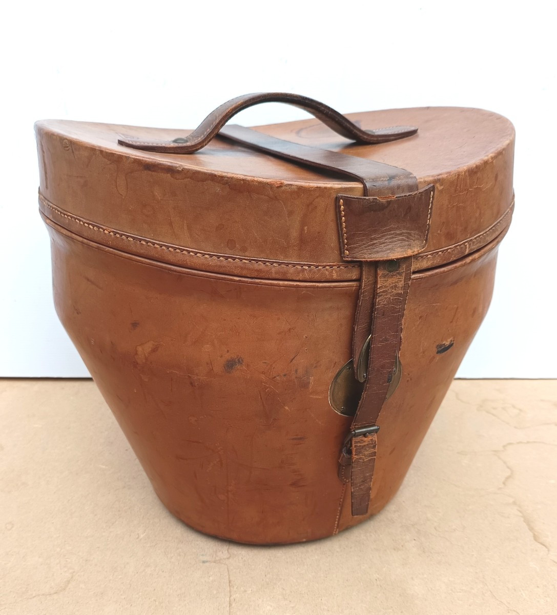 Exquisite Top Hat In A Padded Calfskin Case-photo-1