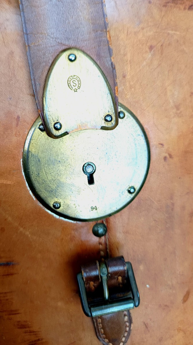 Exquisite Top Hat In A Padded Calfskin Case-photo-2