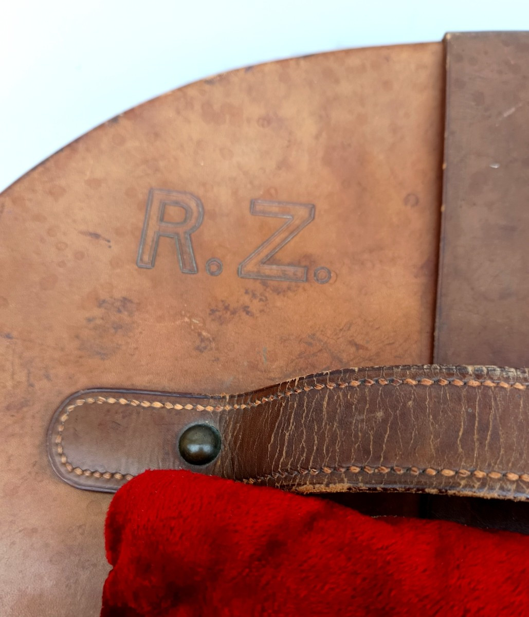 Exquisite Top Hat In A Padded Calfskin Case-photo-4