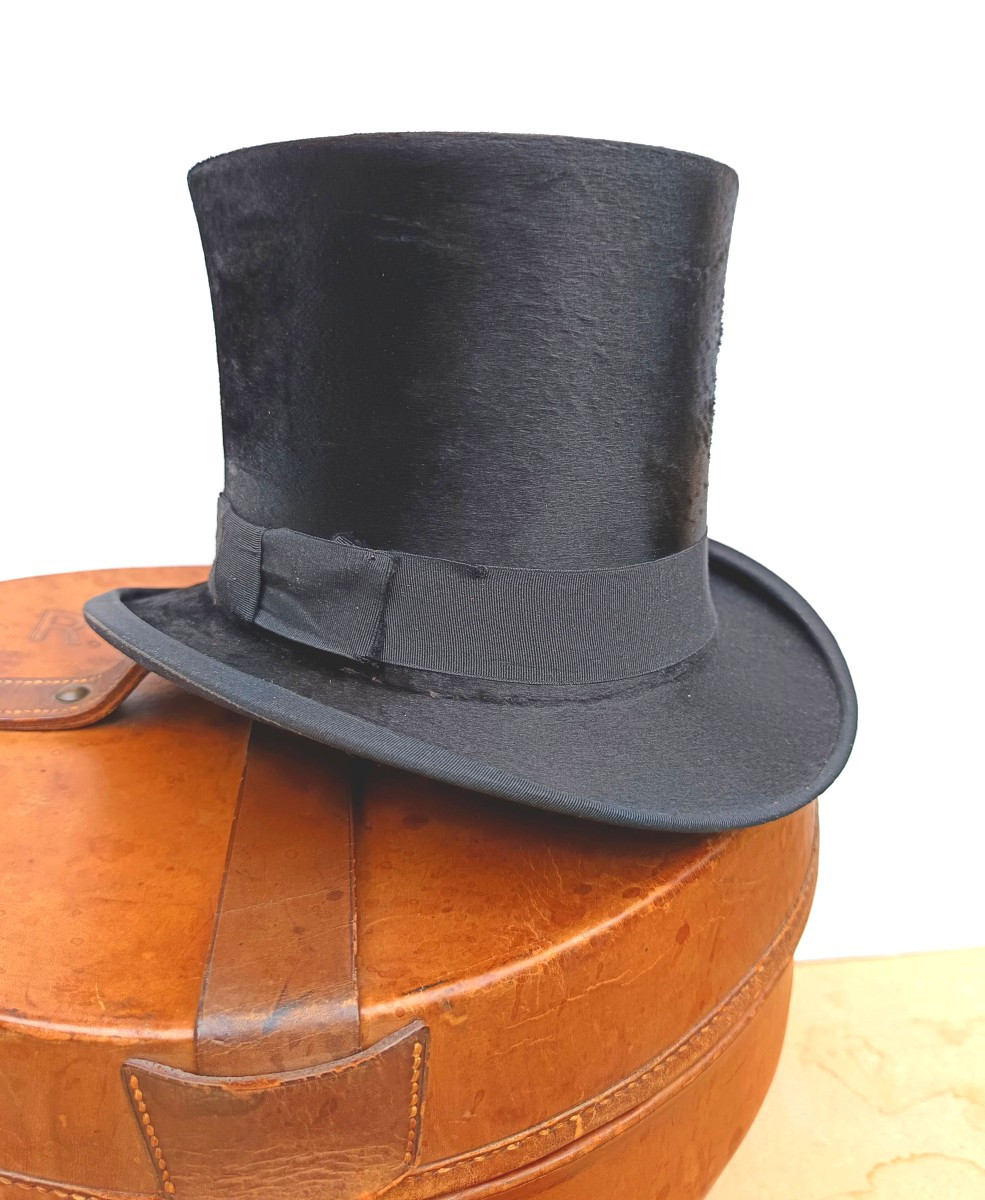 Exquisite Top Hat In A Padded Calfskin Case-photo-5