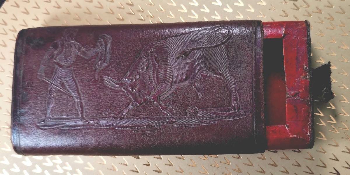 Bullfighting And Tobacco: Bullfighting Cigar Case In Embossed Leather, Late 19th Century-photo-3