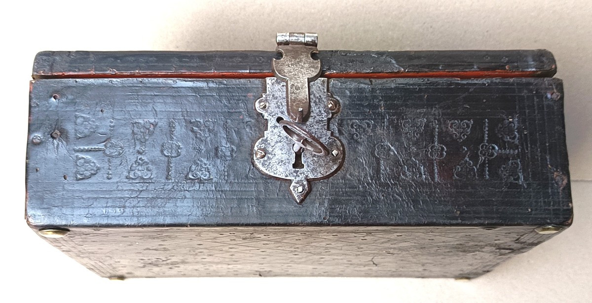 Coffret cuir incisé, époque fin gothique, fin 15e siècle, aux belles ferrures-photo-2