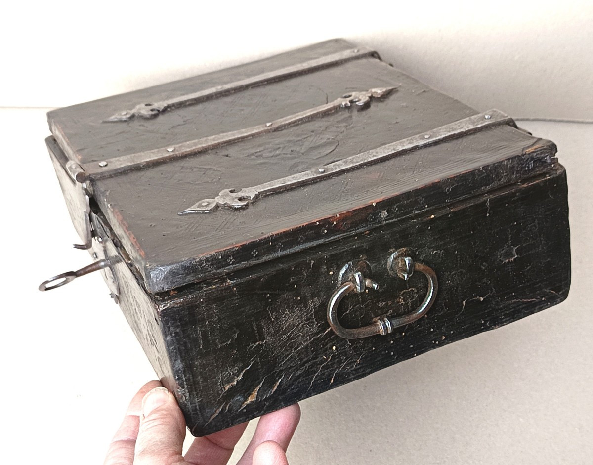 Coffret cuir incisé, époque fin gothique, fin 15e siècle, aux belles ferrures-photo-4