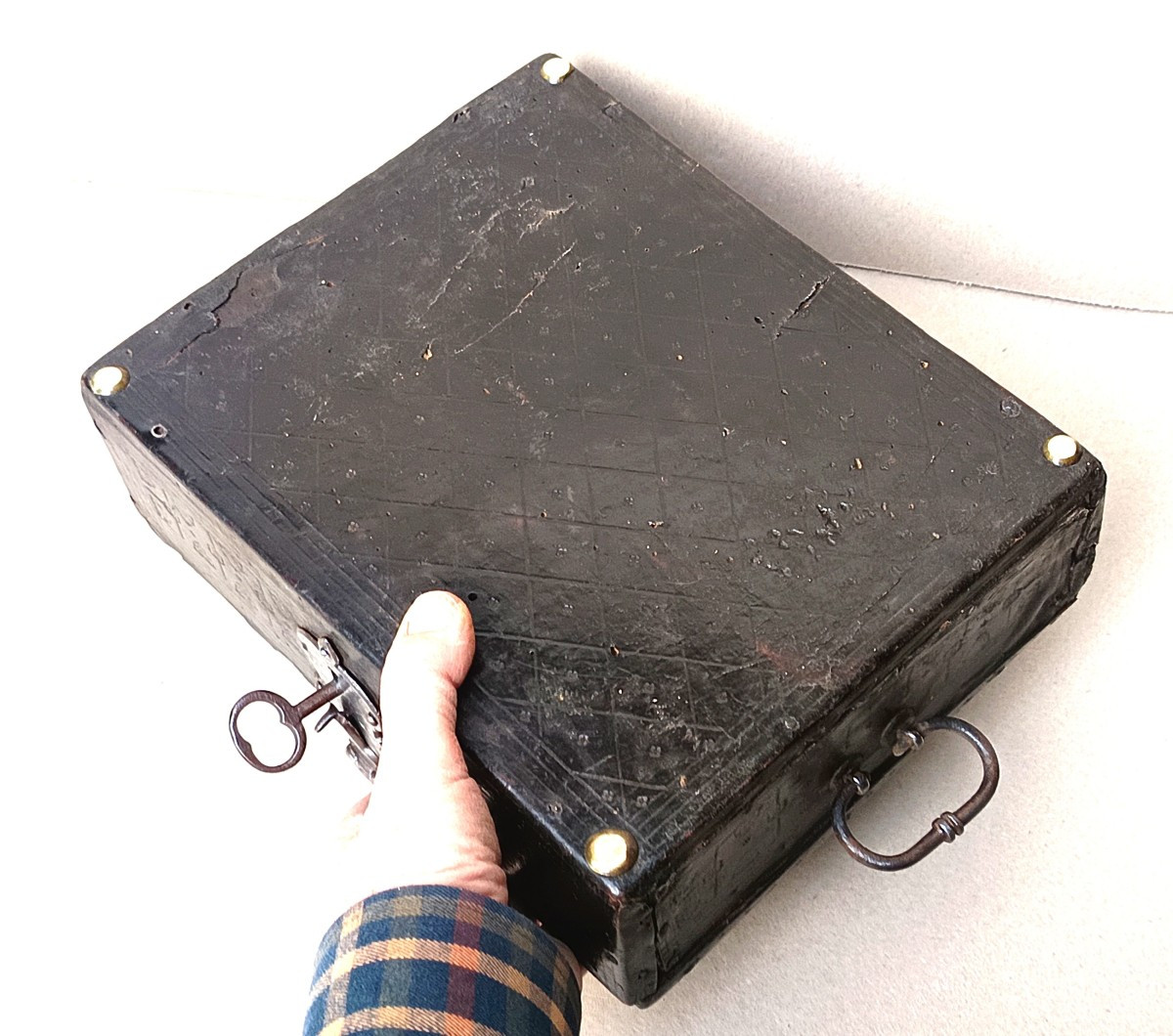 Coffret cuir incisé, époque fin gothique, fin 15e siècle, aux belles ferrures-photo-1