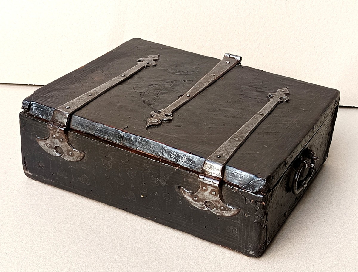 Coffret cuir incisé, époque fin gothique, fin 15e siècle, aux belles ferrures-photo-2