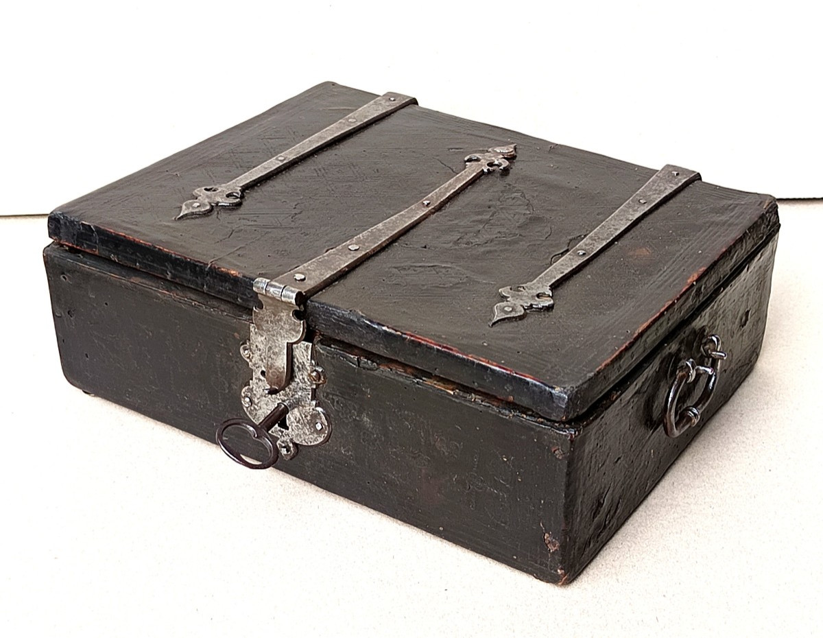 Coffret cuir incisé, époque fin gothique, fin 15e siècle, aux belles ferrures