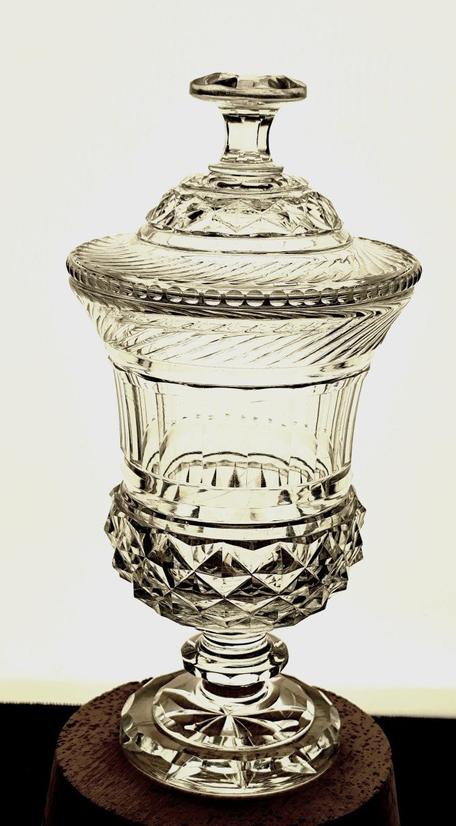 Cristal superbement taillé de Baccarat, époque Charles X : Médicis couvert-photo-2