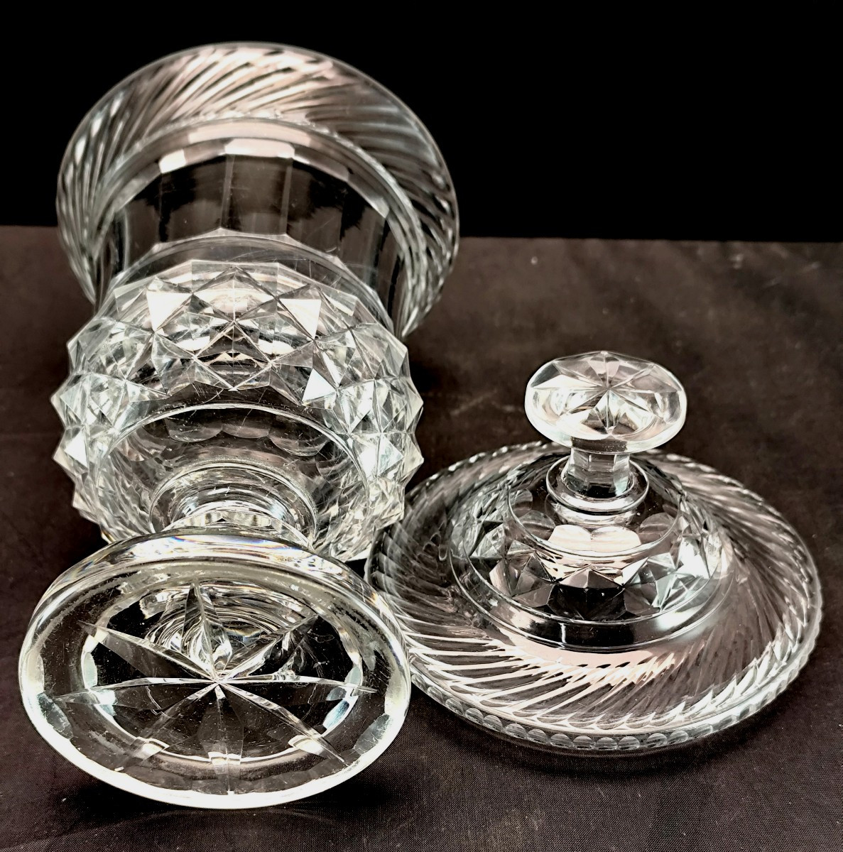 Cristal superbement taillé de Baccarat, époque Charles X : Médicis couvert-photo-2