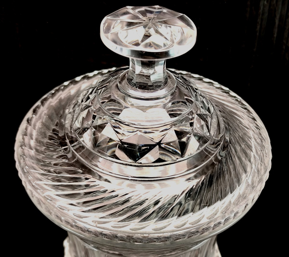 Cristal superbement taillé de Baccarat, époque Charles X : Médicis couvert-photo-4