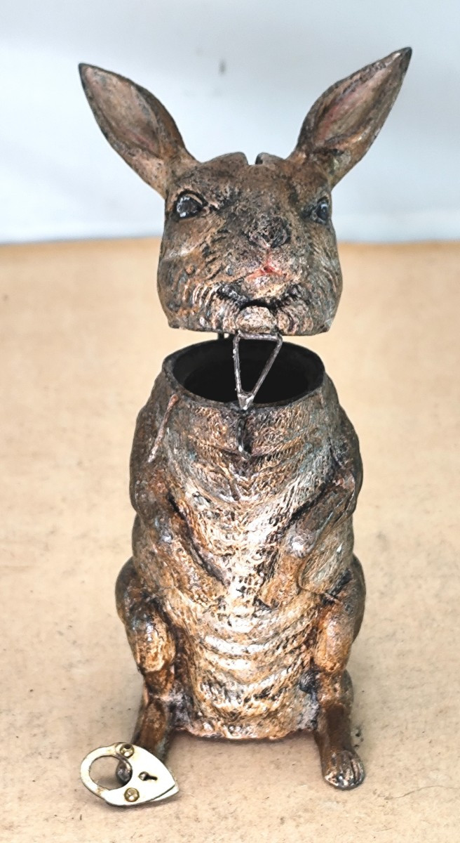Tirelire lapin, plomb de Nuremberg, avec son cadenas, joli jouet vers 1900-photo-3