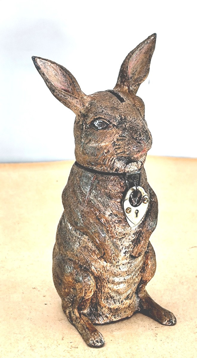 Tirelire lapin, plomb de Nuremberg, avec son cadenas, joli jouet vers 1900