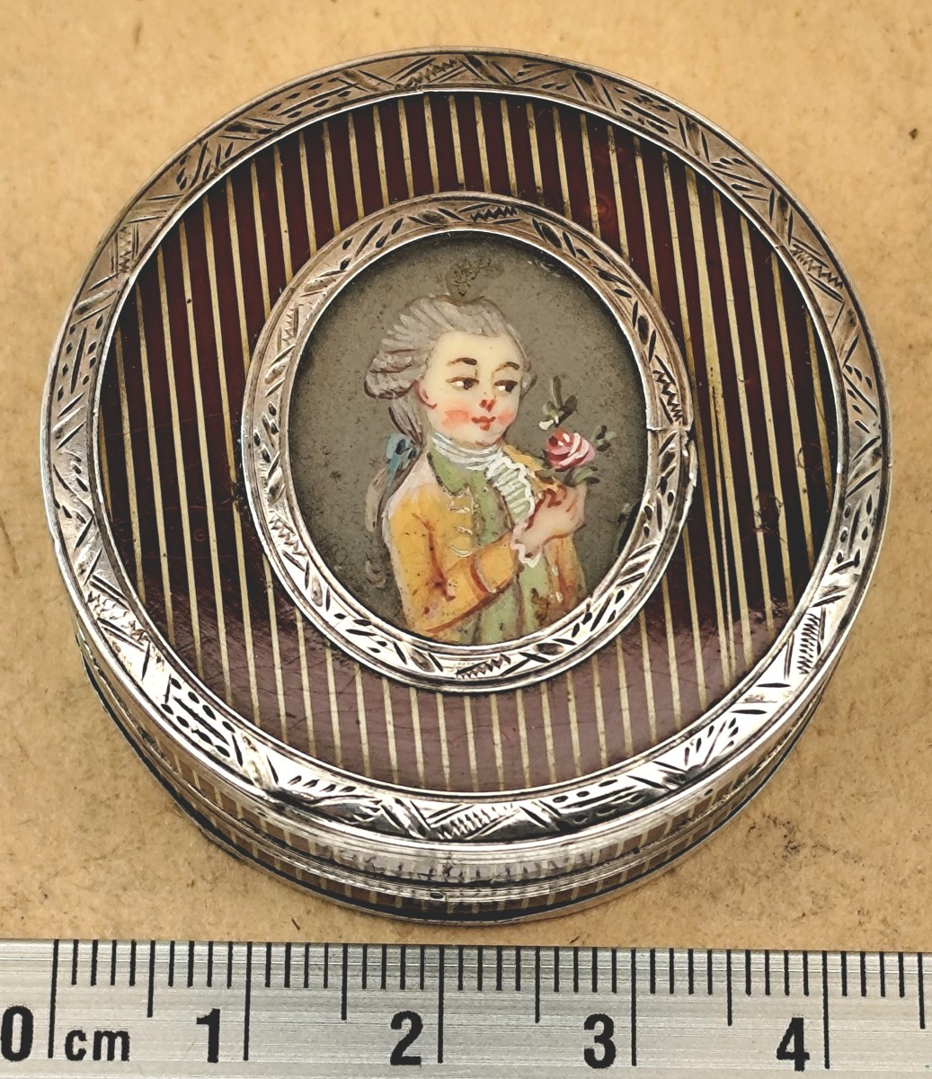 Minuscula : Boite Louis XVI laque cerclée d’argent : cadeau amoureux-photo-2