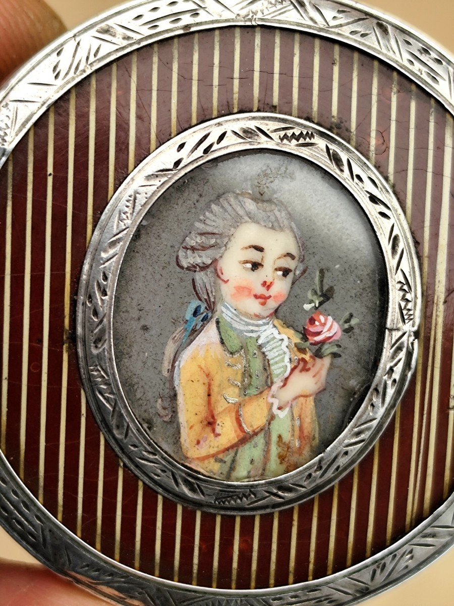 Minuscula : Boite Louis XVI laque cerclée d’argent : cadeau amoureux-photo-3
