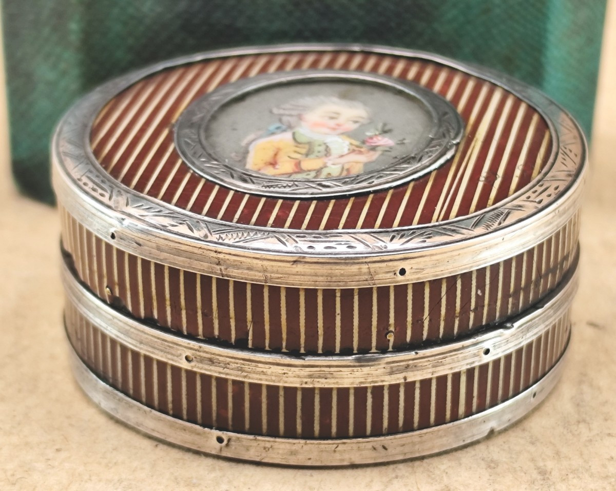 Minuscula : Boite Louis XVI laque cerclée d’argent : cadeau amoureux-photo-4