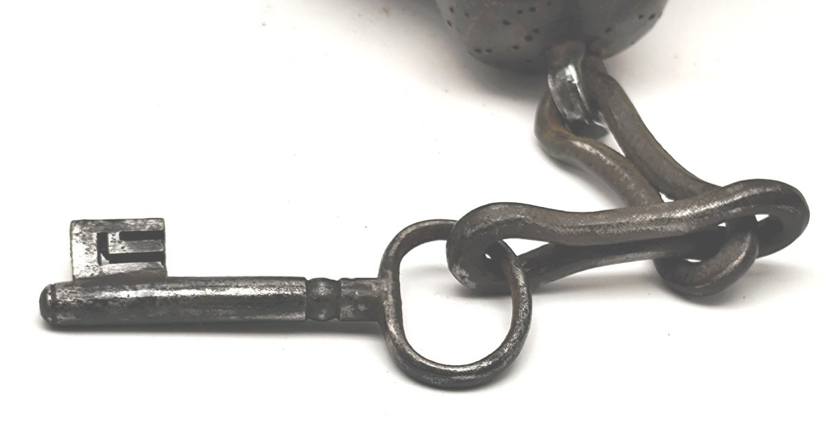  Cabinet Key And Its Pear, Amusing 18th-century Primitive-photo-3