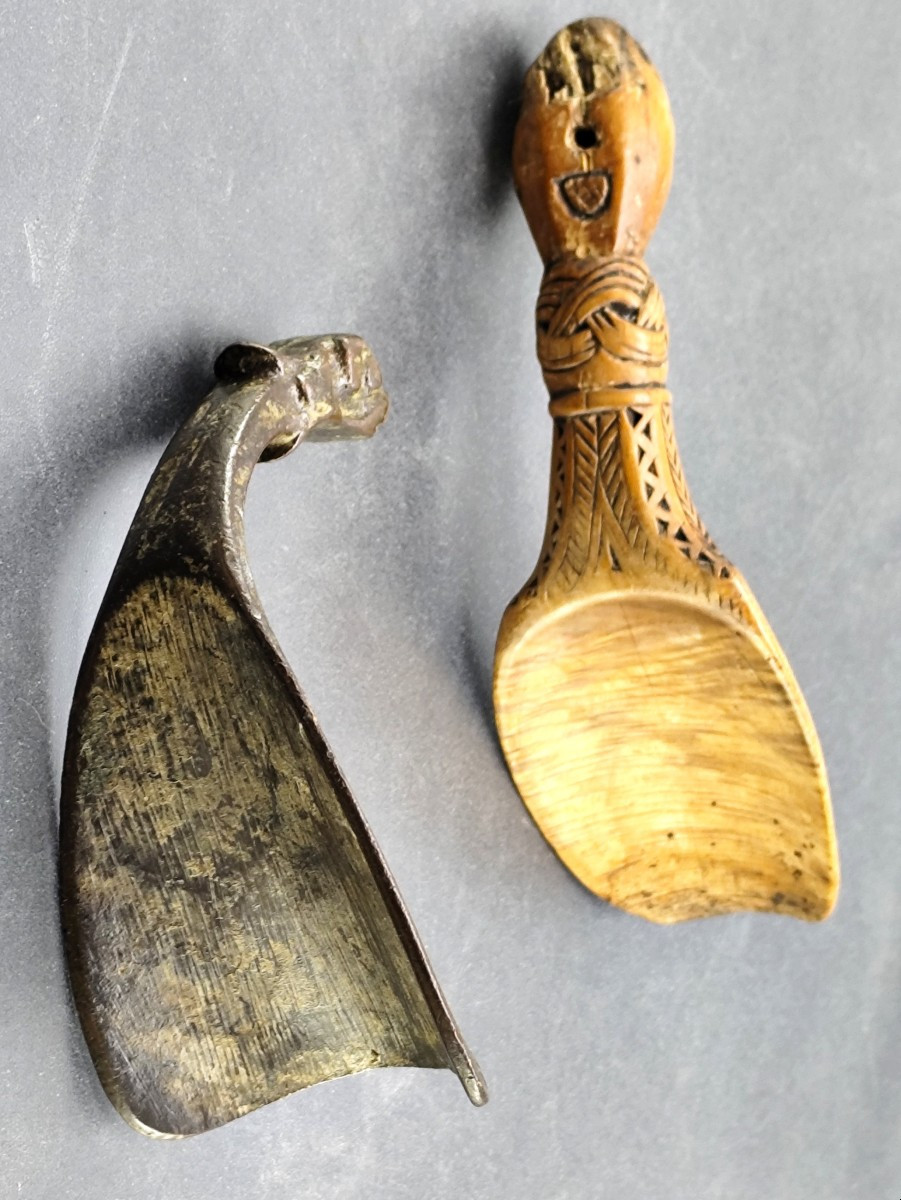 Shoehorn, Carved Maple, Antique & Rare Primitive-photo-1