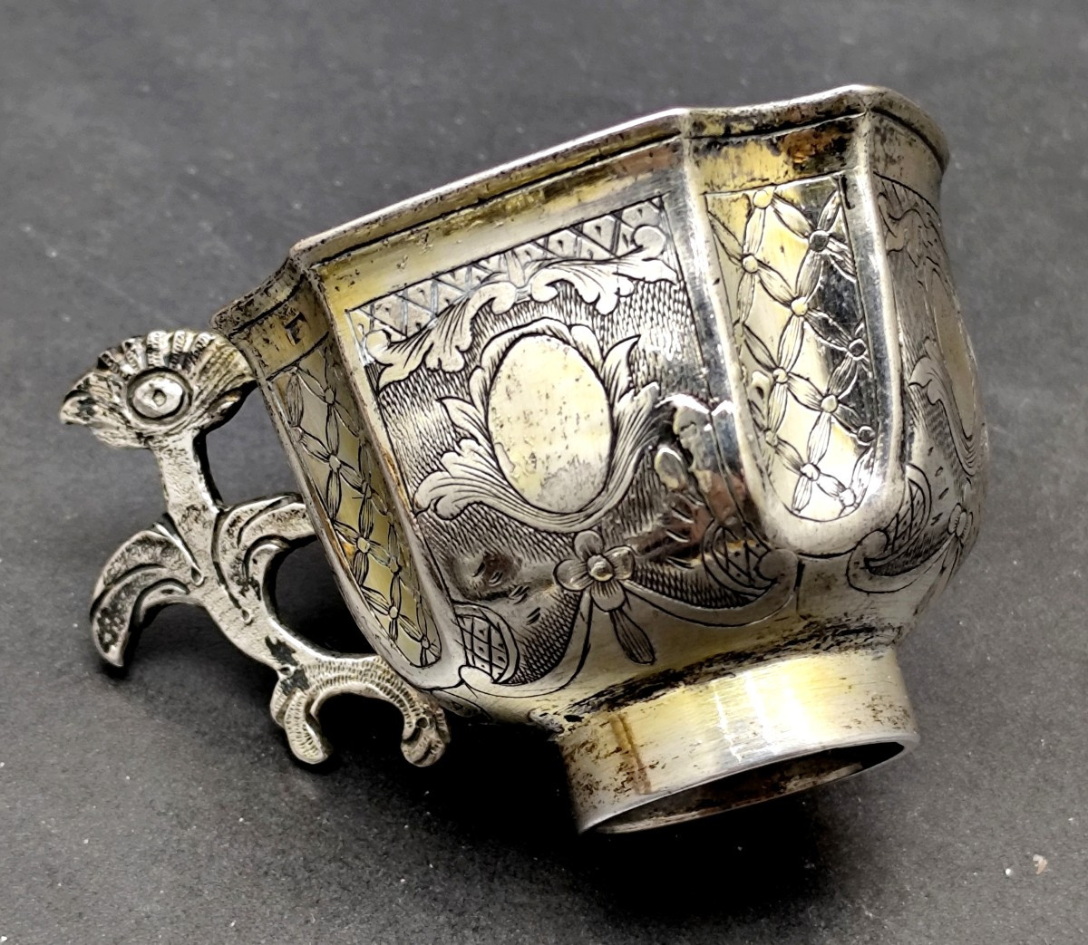 Jolie Charka à Vodka, anse fleur, argent gravé, 18-19e siècle  36g-photo-2