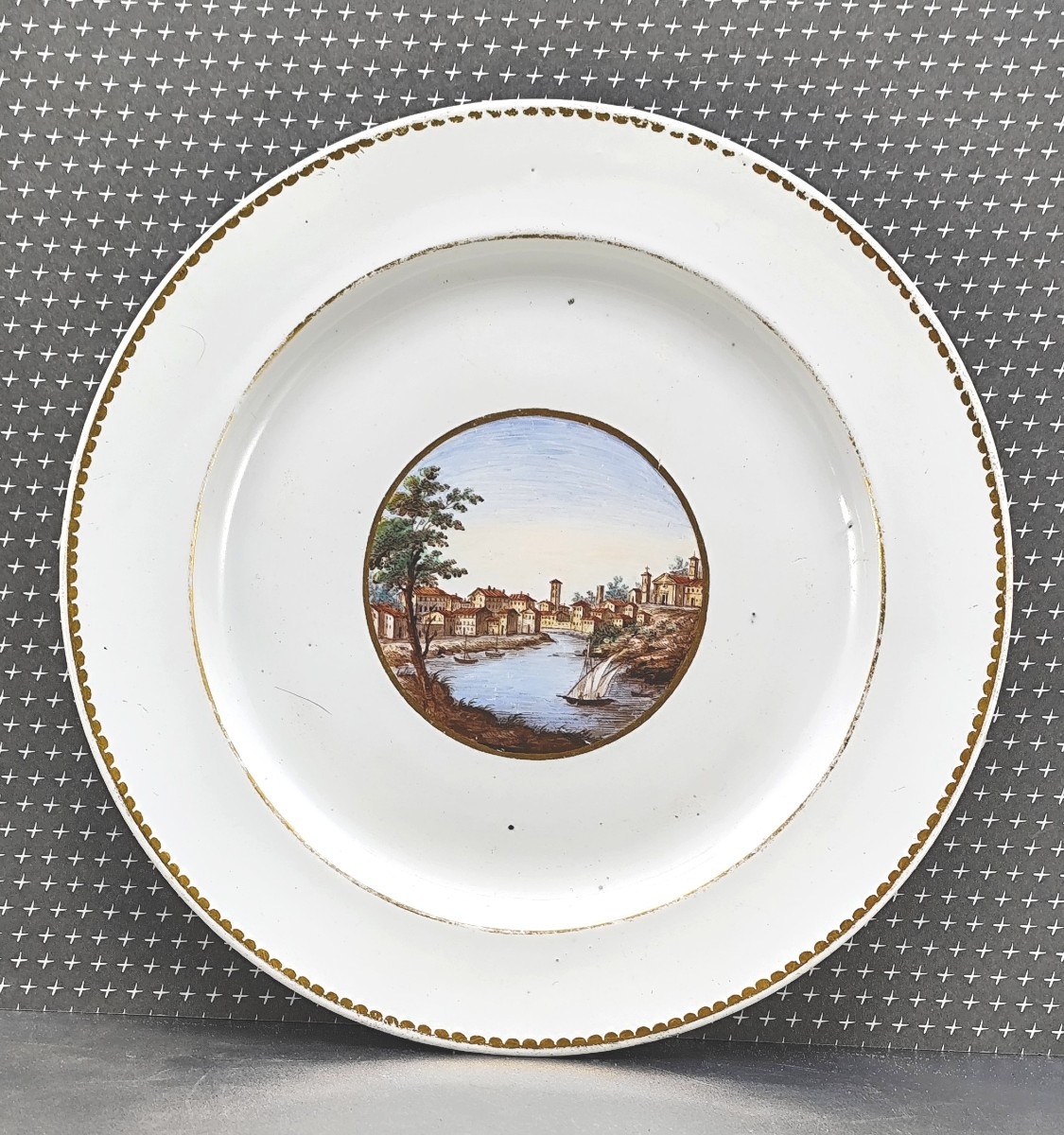 Le Tibre près de Rome ? Assiette porcelaine Italie, fin 18e