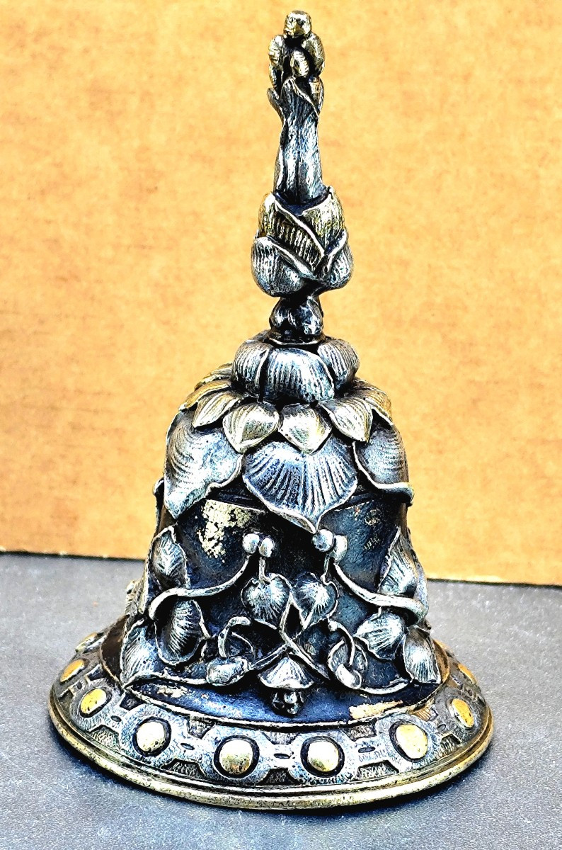 Clochette aux fleurs de Chine, travail Parisien vers 1880