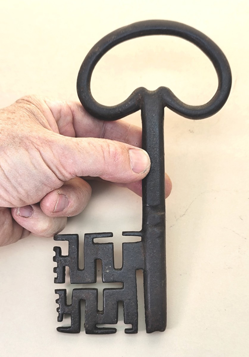 Huge 16th Century Key, Italy, Lombardy, With Beautiful Bit, 19.5cm-photo-2