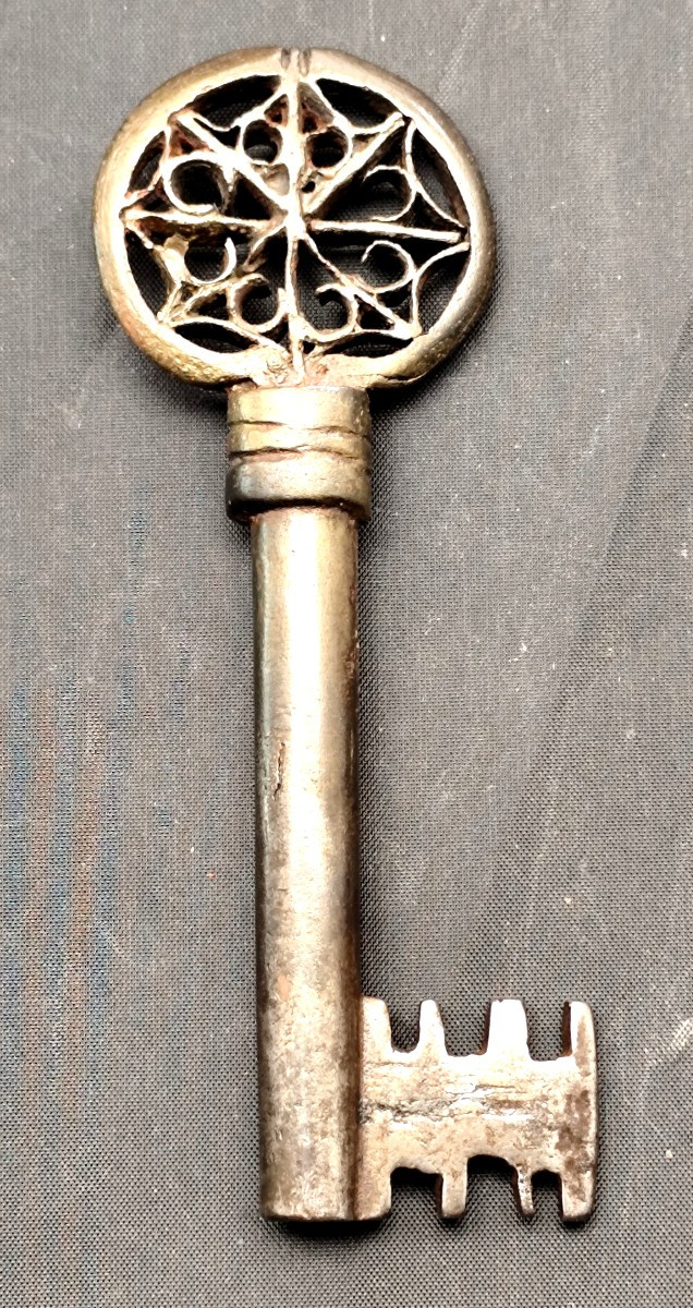 Clé jolie du XVIe siècle, « à la Vénitienne », 10cm, (cicatrices d’usage)