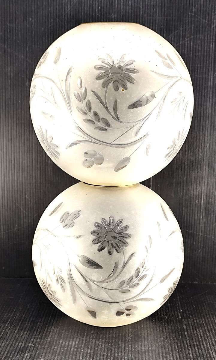 Paire de globes de lampe à huile en cristal gravé décor floral – Fin XIXᵉ siècle-photo-4