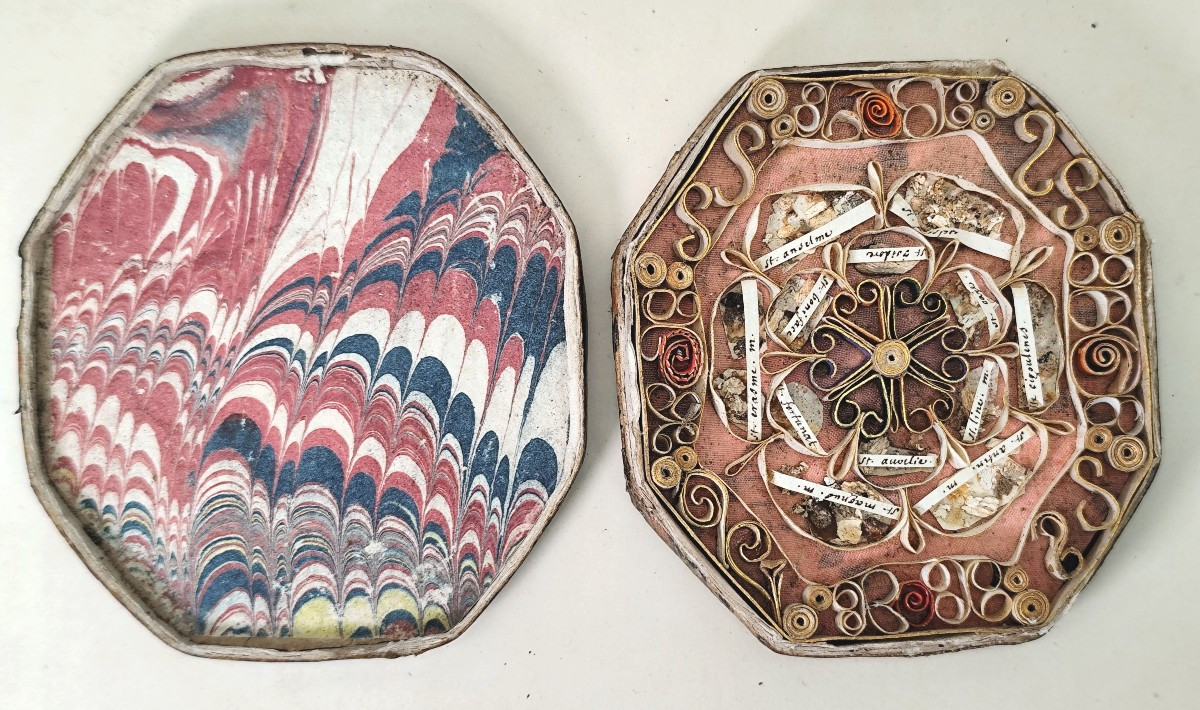 Beau Reliquaire époque Louis XIV en boîte papier marbré , Travail monastique.-photo-2