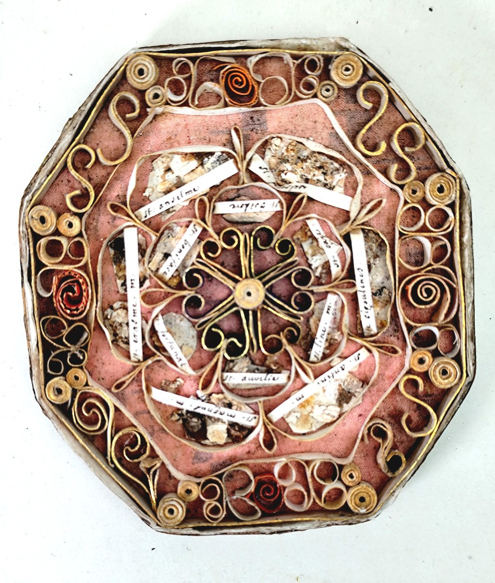 Beau Reliquaire époque Louis XIV en boîte papier marbré , Travail monastique.-photo-3