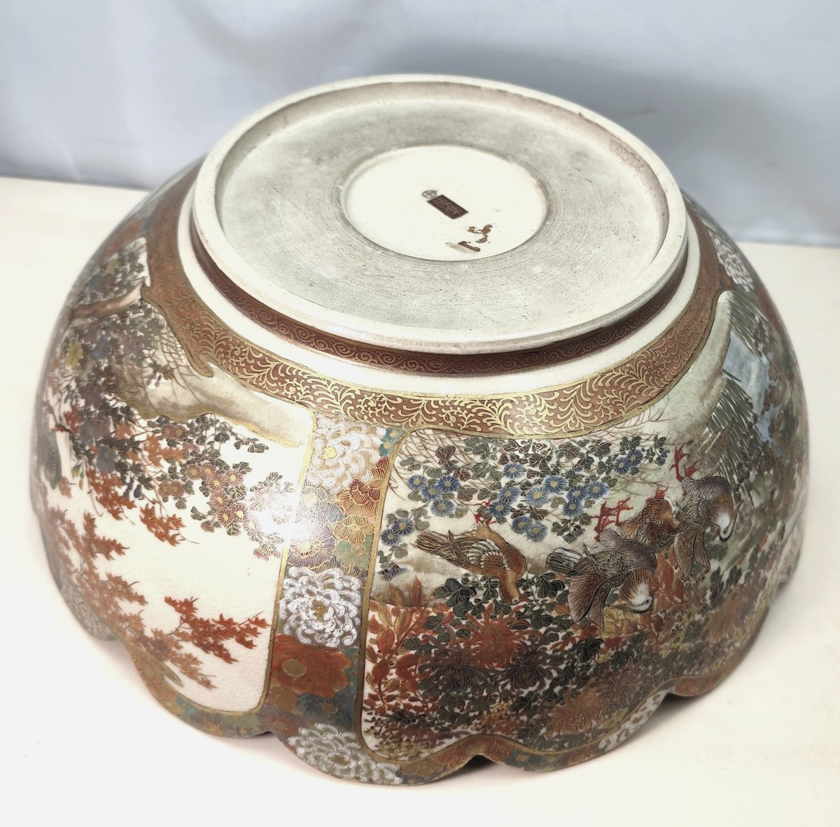 Grande Coupe Satsuma richement décorée, fin 19e, 30cm, 2kg, un défaut-photo-3