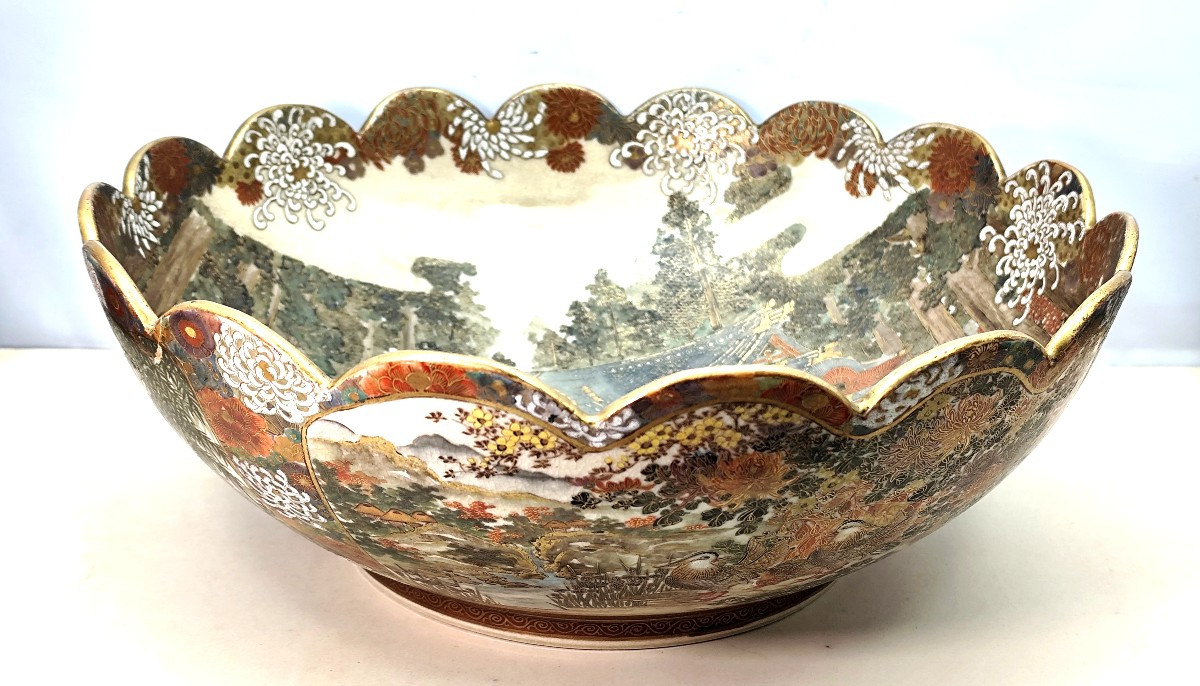 Grande Coupe Satsuma richement décorée, fin 19e, 30cm, 2kg, un défaut
