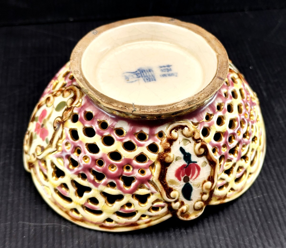 Zsolnay, Art Nouveau Hongrois, coupe polychrome réticulée