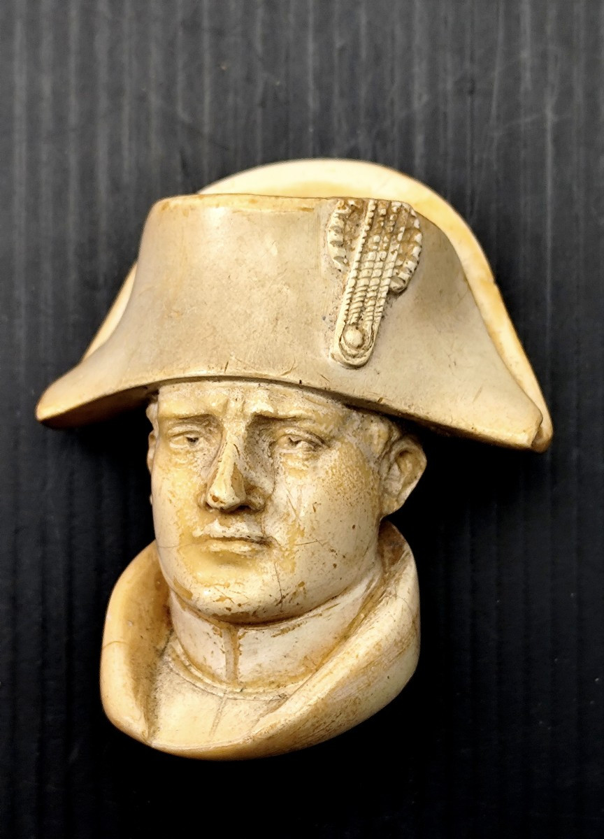 Napoléon : Belle tête en écume de mer, ancienne pipe cassée