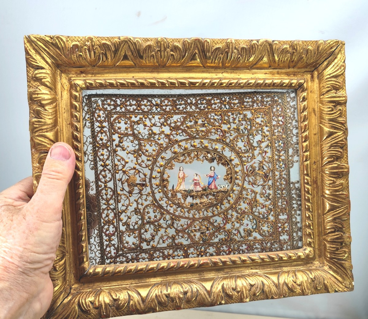 Surprenant travail monastique, 18e siècle : la Ste Famille sous vitrine.-photo-4