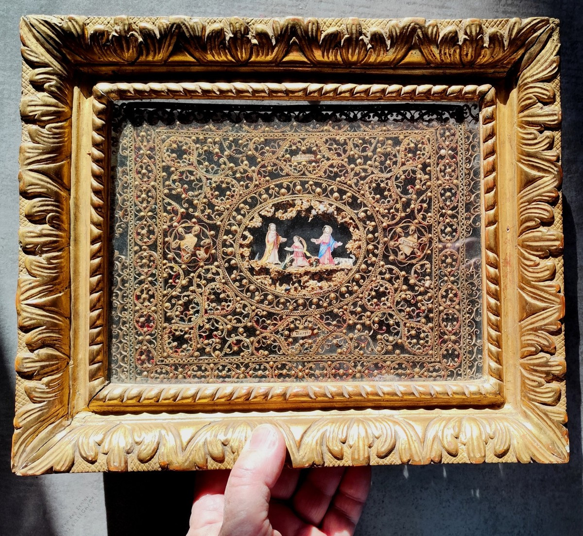 Surprenant travail monastique, 18e siècle : la Ste Famille sous vitrine.-photo-6
