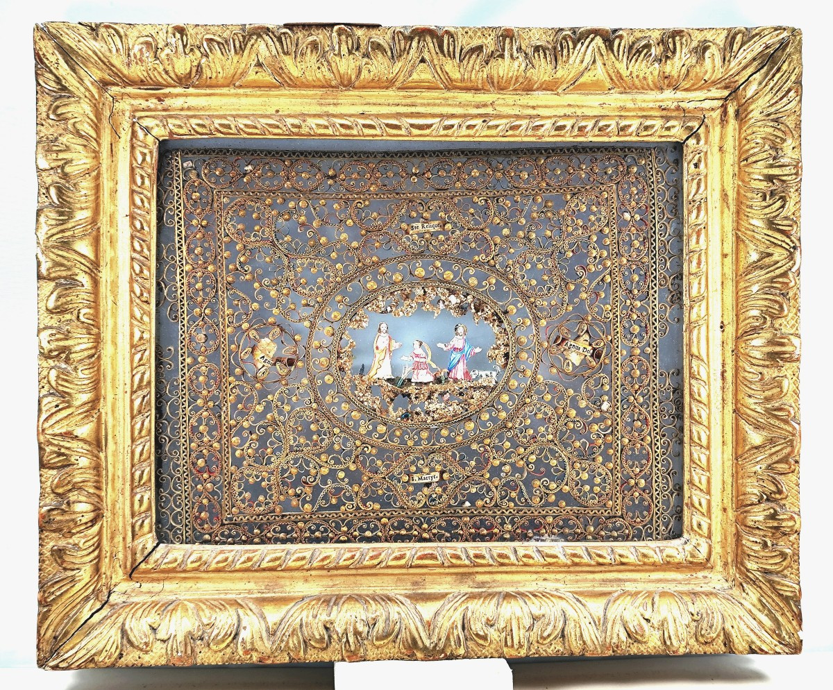 Surprenant travail monastique, 18e siècle : la Ste Famille sous vitrine.