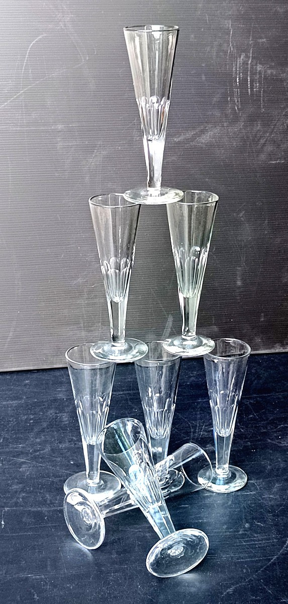 8  hautes  flûtes Cristal soufflé taillé, modèle Empire, début du XIXe-photo-3